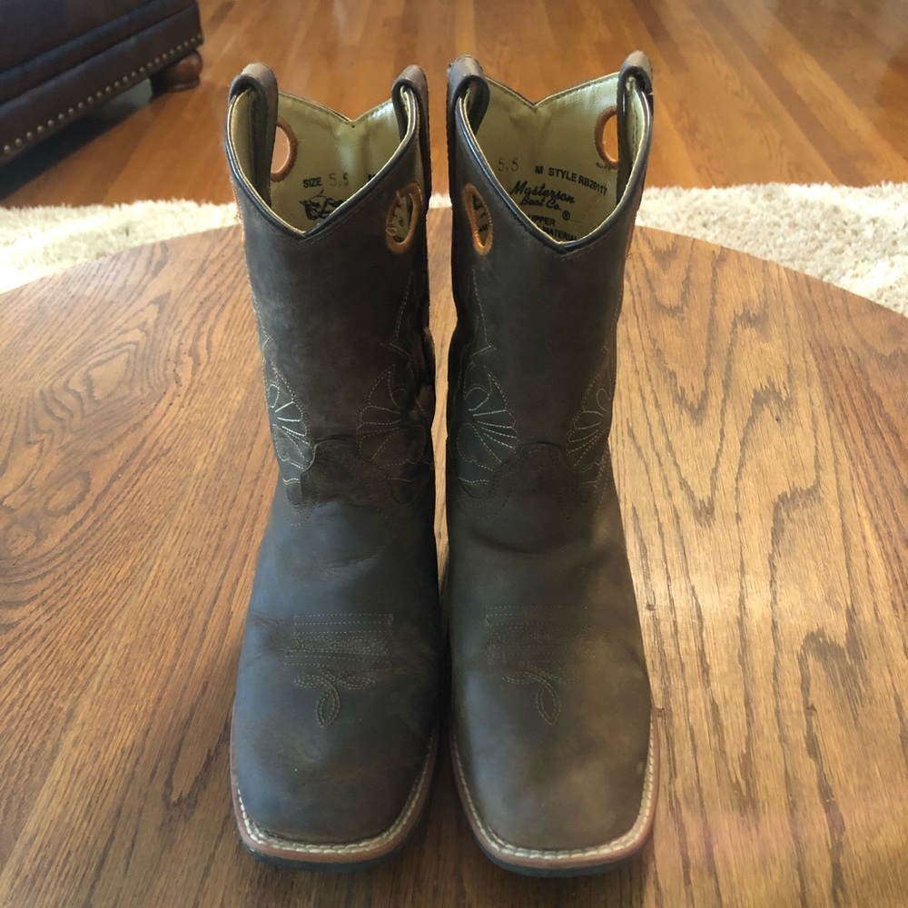 Masterson Boot Co. brown leather pull on boots in EUC.  Boots perfect for rodeo